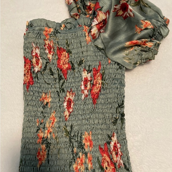 “The Style” Women’s Short Sleeve Top Size 10 Medium. - Picture 3 of 5